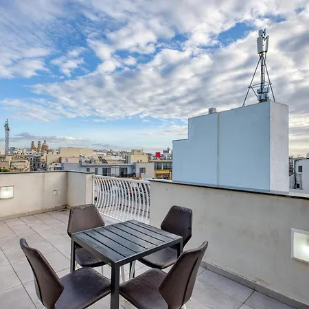 Spacious 5br With Private Terrace And Ensuite Apartment Gwardamanga