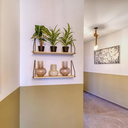 Spacious 5br With Private Terrace And Ensuite Apartment