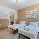 Spacious 5br With Private Terrace And Ensuite