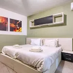 Spacious 5br With Private Terrace And Ensuite *