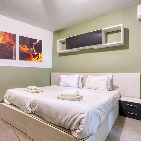 Spacious 5br With Private Terrace And Ensuite *