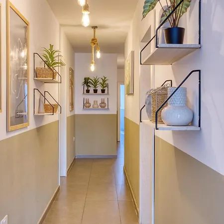 Spacious 5br With Private Terrace And Ensuite *