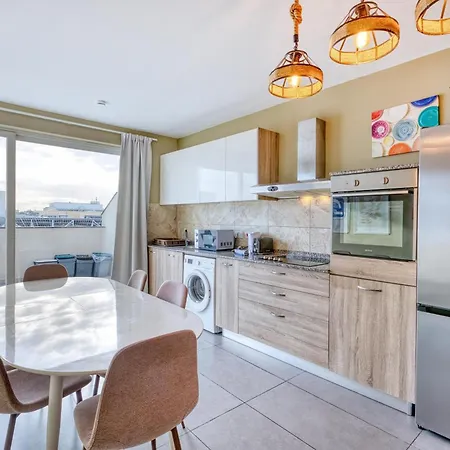 Lägenhet Spacious 5br With Private Terrace And Ensuite